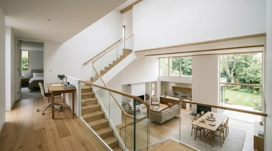 Maison contemporaine à deux niveaux avec circulation fluide du signal WiFi dans toutes les pièces