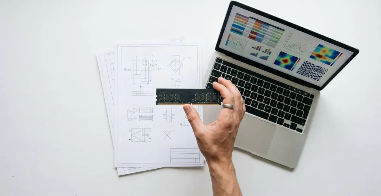 Interface de consultation de la liste QVL de compatibilité mémoire sur le site d'un fabricant de carte mère